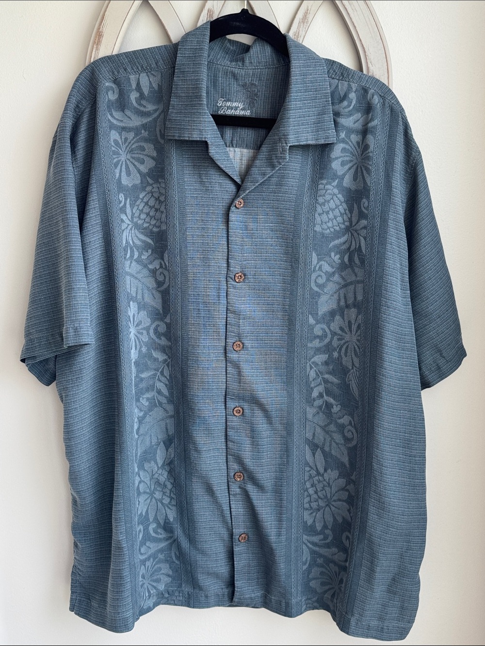 Tommy Bahama Washable Silk gray/blue Pineapple Border Panel large